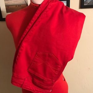 Roz & Ali red Capri pants